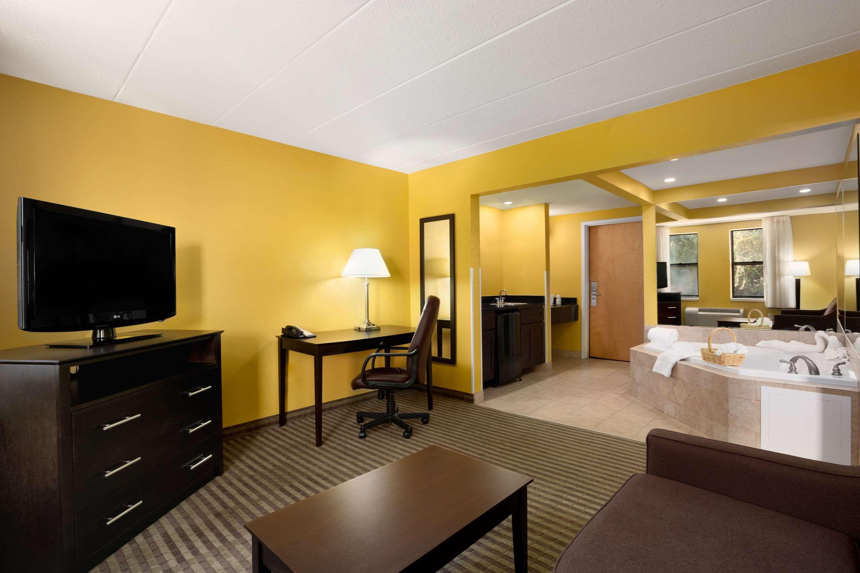 La Casa Inn & Suites-Middleboro Eksteriør billede
